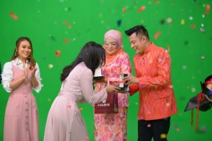 Syakirin, Kamalia Pemenang  Pencarian Hos Mingguan Wanita Talk Show