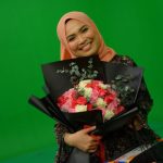 Farah Anuar sebagai Hos Favourite