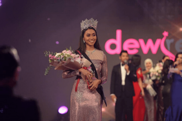 Shaza Bae Dinobatkan Sebagai Juara Dewi Remaja 2019